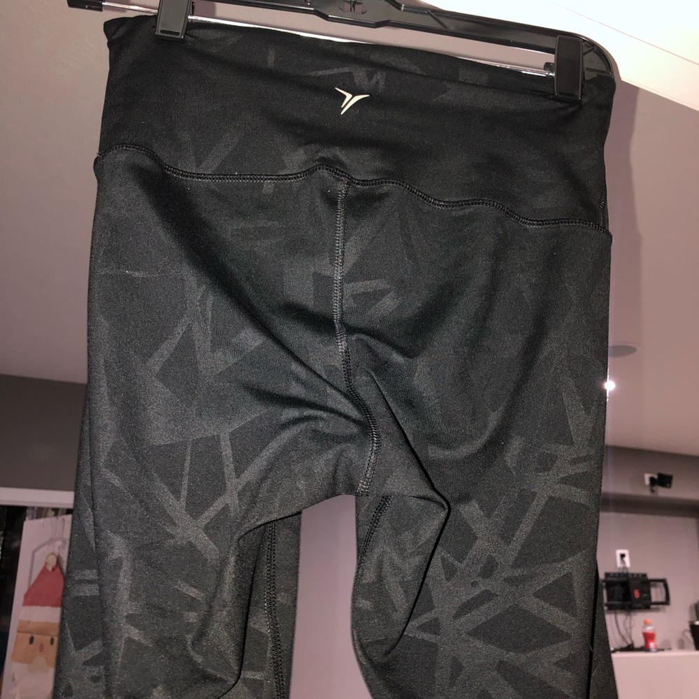 Black capri workout leggings
